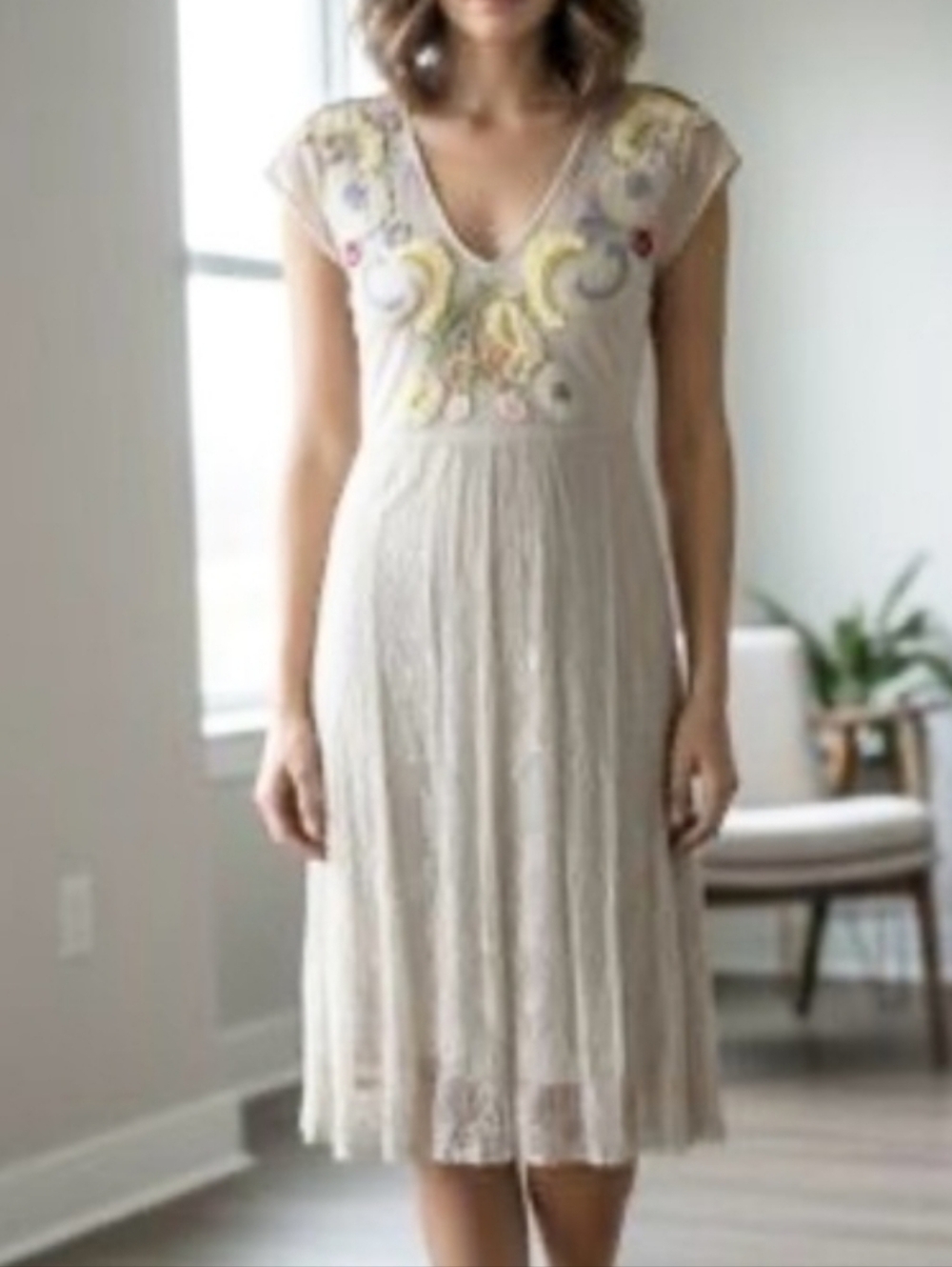 Biya Embroidered V-Neck Cream Lace Midi Dress Size Medium